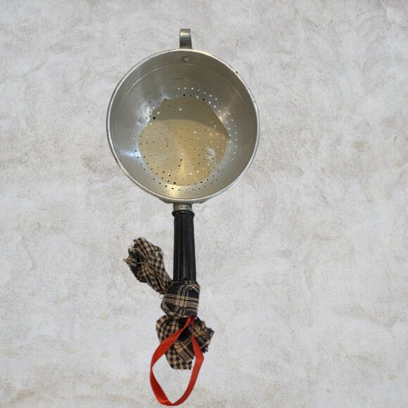 HANDMADE -- Christmas Snowmen, Hand Painted VINTAGE Kitchen Colanders, 1 Sm/1 Lg - Picture 7 of 7